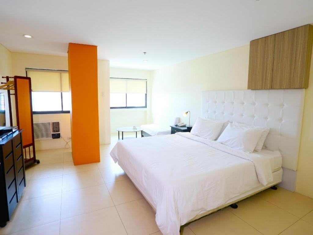 The Victor Hotel Makati City Dış mekan fotoğraf